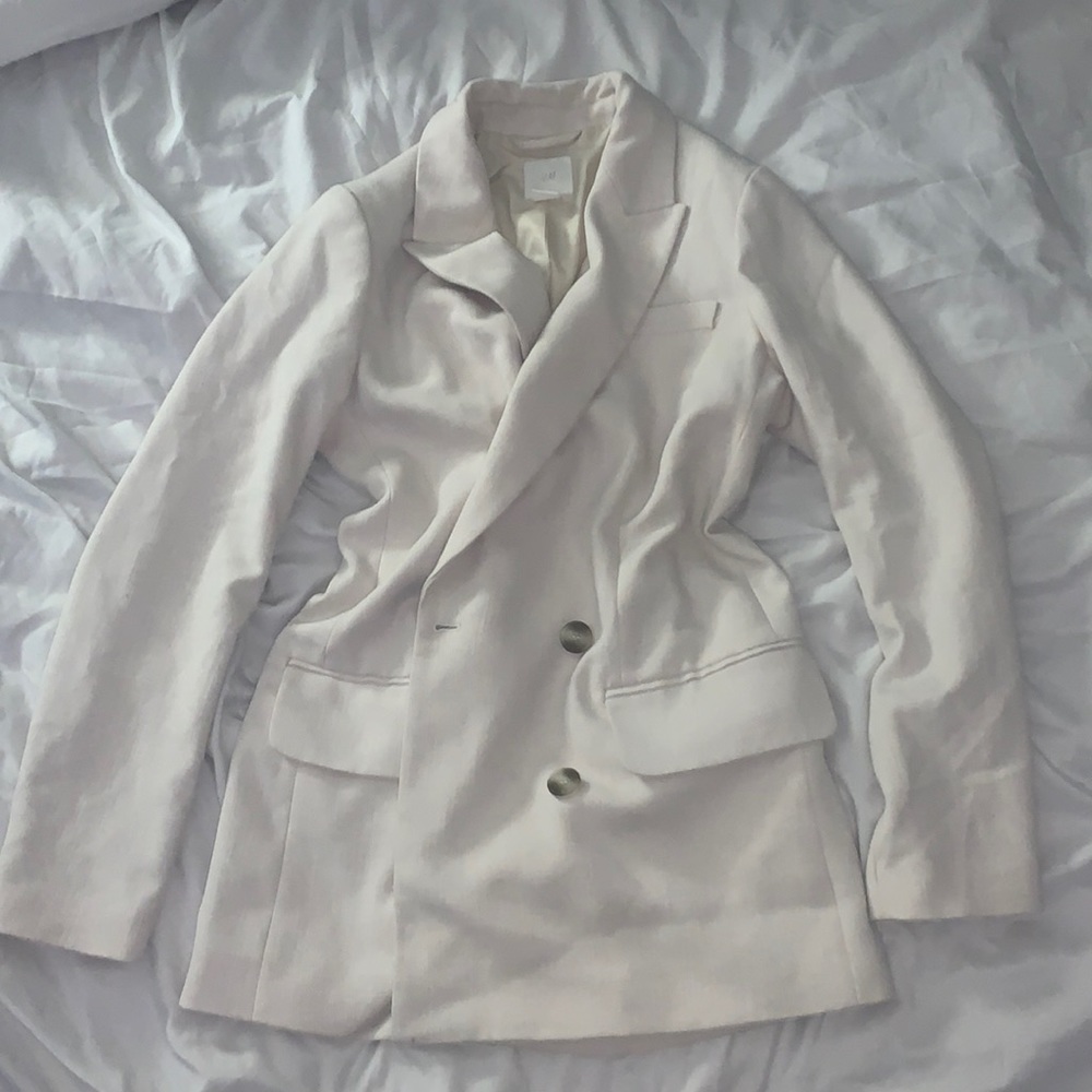 SALE! Amazing cream blazer for work or play, don’t miss out. Only one left